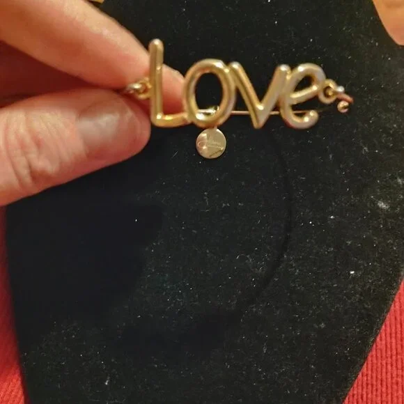 Openable "Love" bangle bracelet - Picture 1 of 4